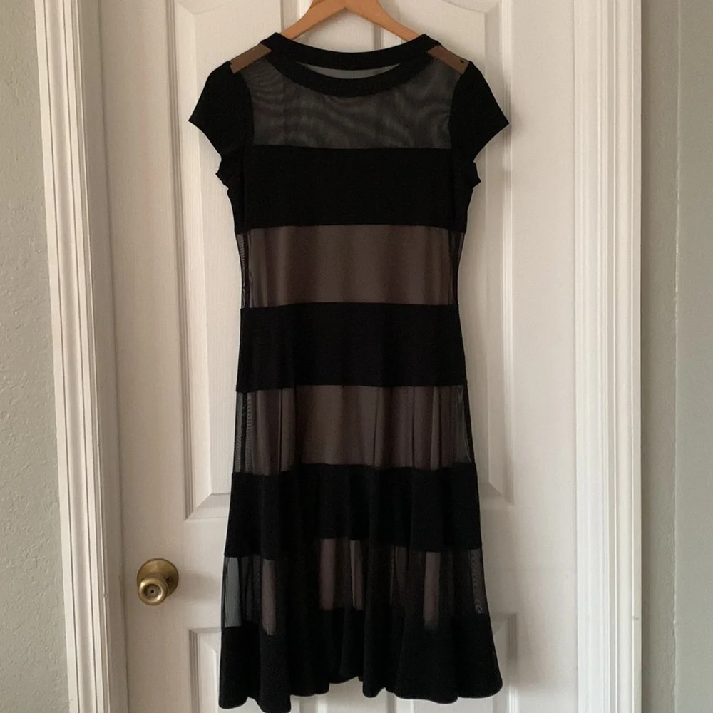 Black Dress. Size 6 - Picture 4 of 5